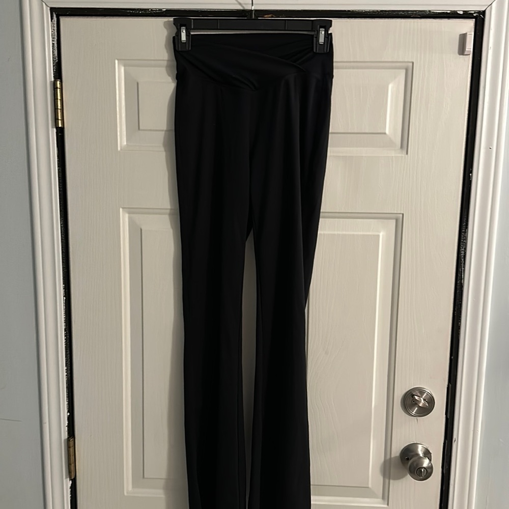 Halara Flare Leggings - NEVER WORN